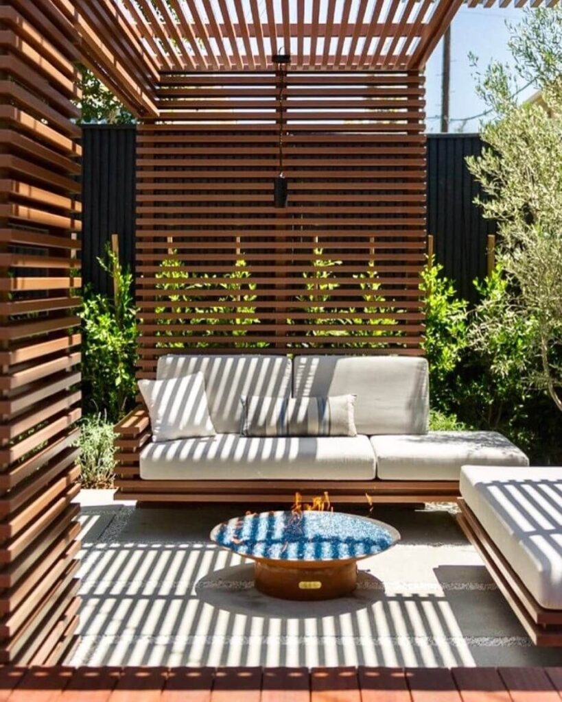 Maximizing Outdoor Comfort with a Custom Pergola